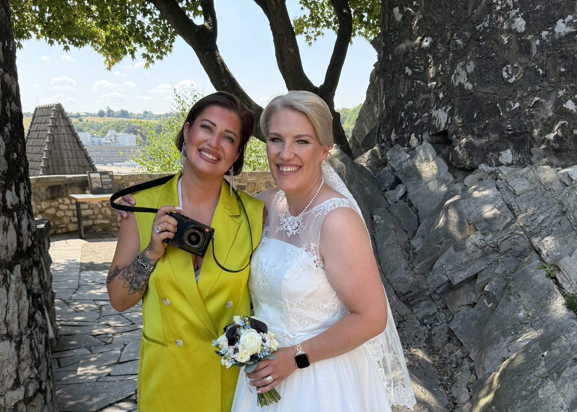 Hochzeitspaar in einem innigen Moment