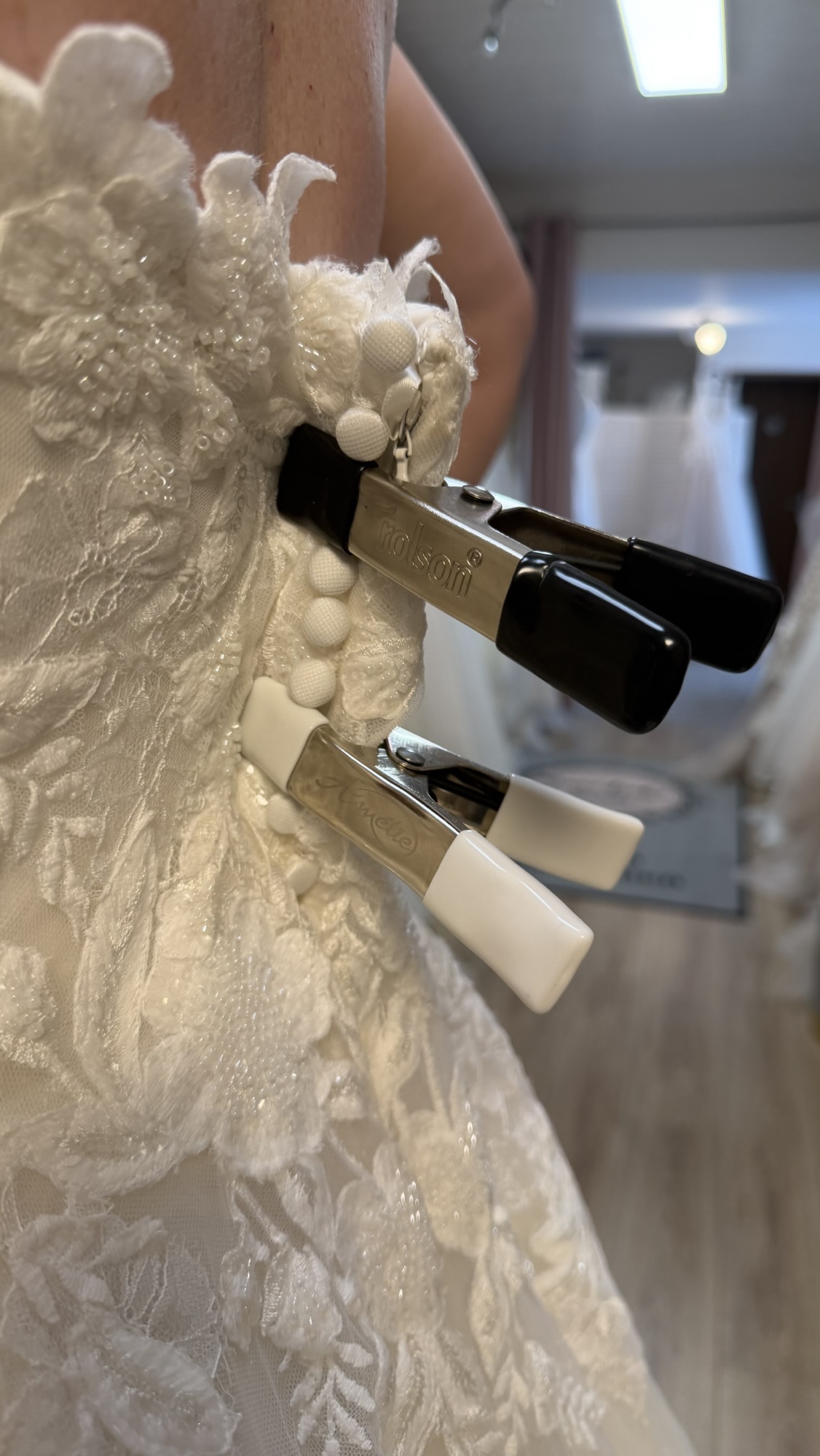 Brautkleid passt nicht? Diese Änderungsschneidereien in Köln können helfen · Beitrag von Anna Wawra